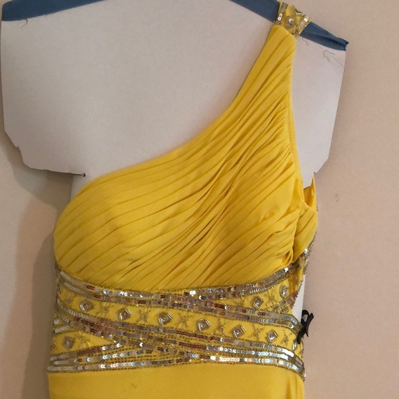 Yellow Cache Formal Dress - Picture 2 of 9